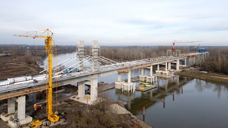 Most na rzece San w Stalowej Woli w ciągu DW 855. System PERI UP Flex MD w użyciu.