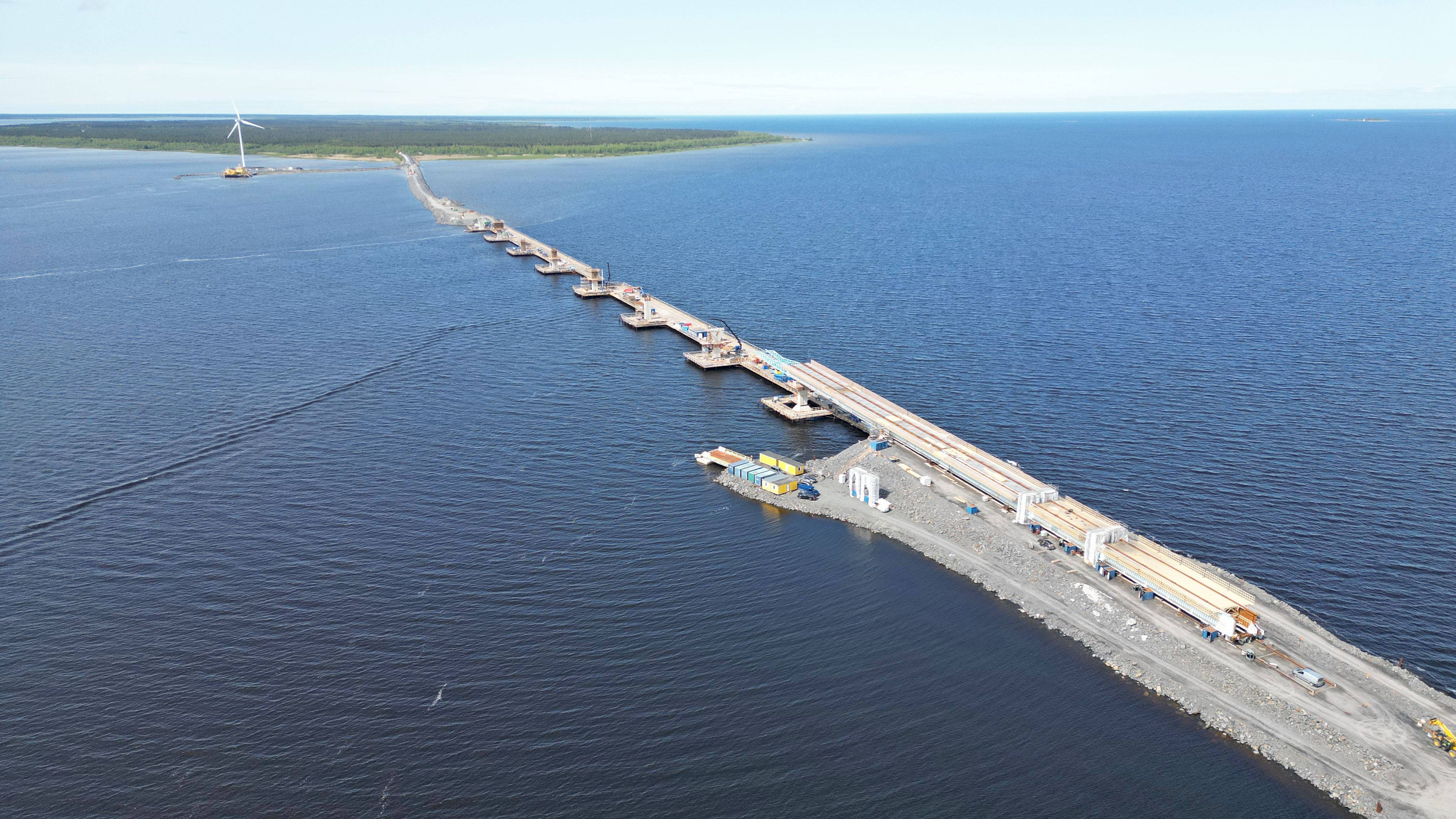 Hailuodon kiinteä yhteys, Huikun silta