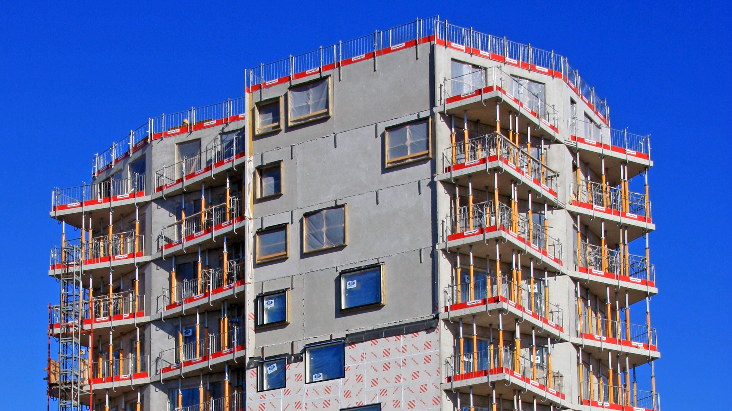 Parveketuentaa MULTIPROP-tukitorneilla.