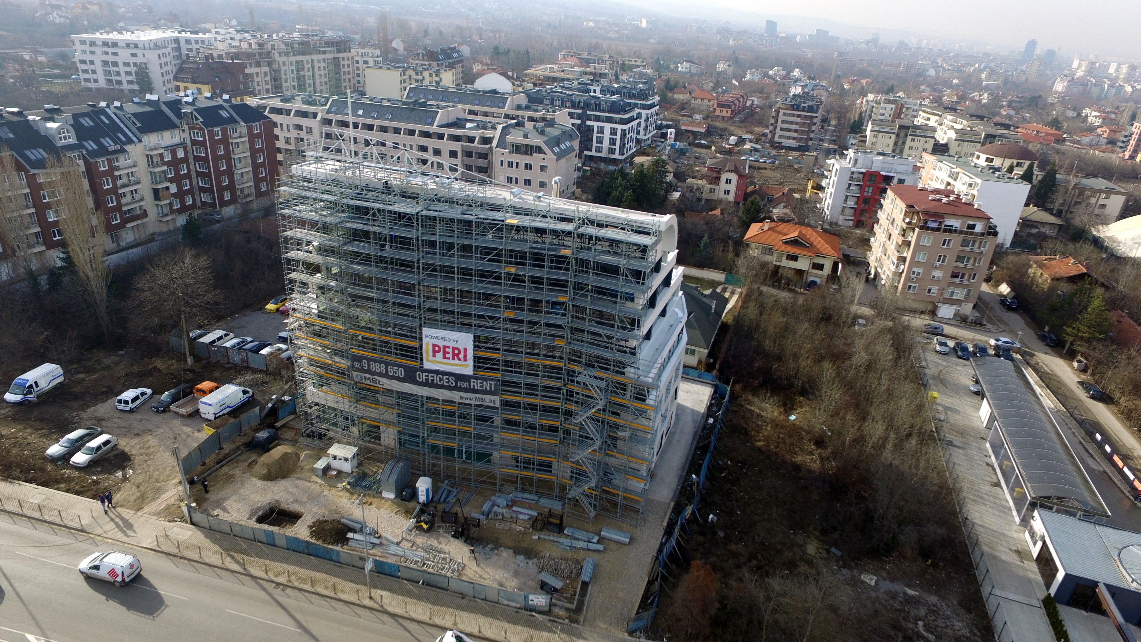 Отделните елементи на скелето са със специфичен дизайн, който им позволява лесно да се комбинират с останалите модулни и фасадни скелета. 