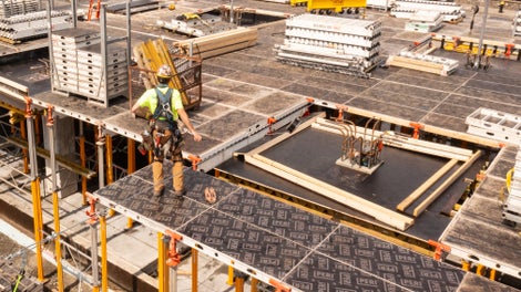 SKYDECK platform ensures safe working conditions at the slab edges, requiring no safety scaffold in the story below. The platform is designed for a permissible load of 150kg/m2.