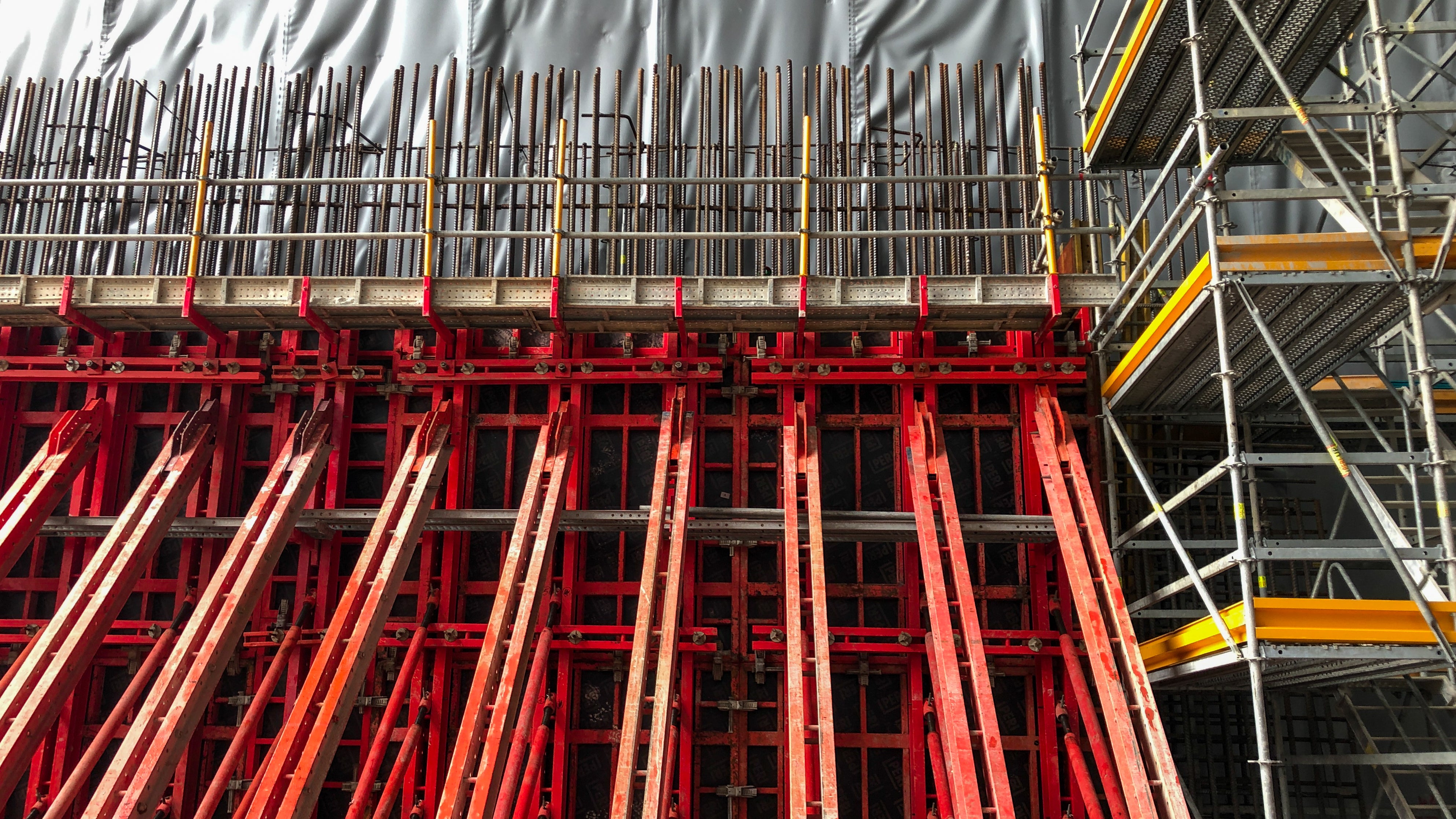 Safety platform access with VARIO solution.