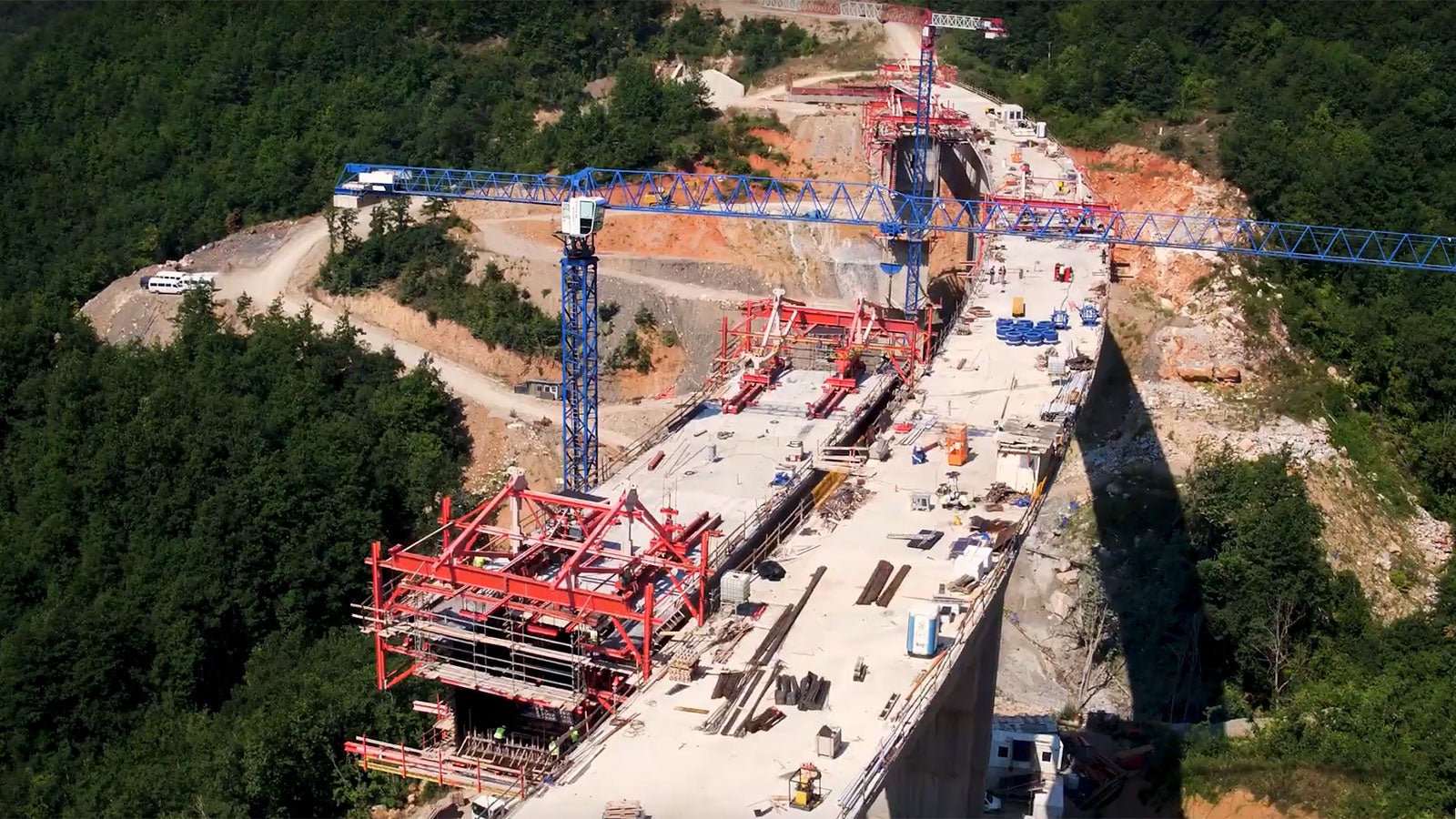 Nakon završetka, nov, skoro 65 km dugačak auto-put povezivaće gradove Kičevo i Ohrid u jugozapadnom delu Severne Makedonije.