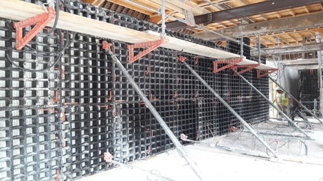 Le coffrage universel DUO utilisé pour les voiles sur de grands chantiers 