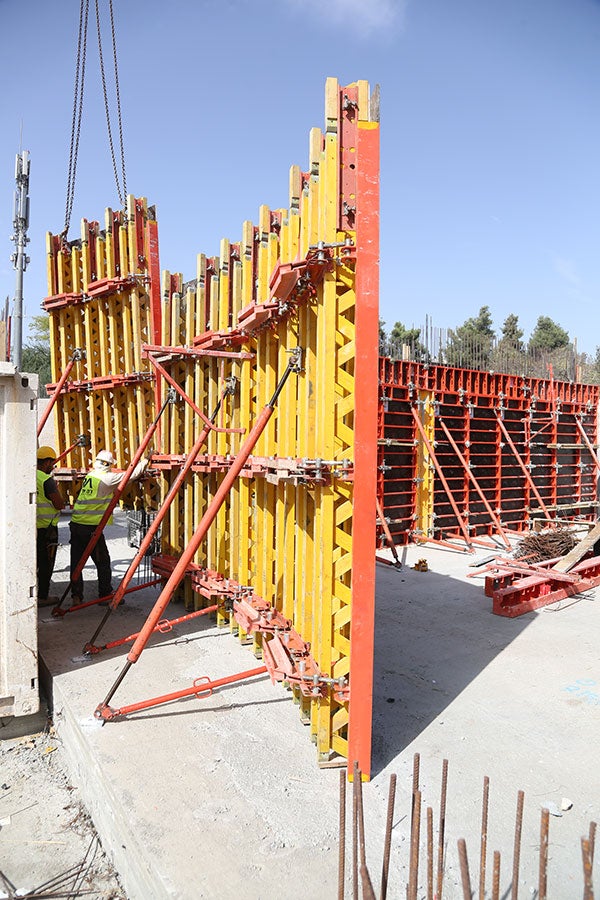 מערכת ראונדפלקס ליציקת קירות הפטיו העגול.