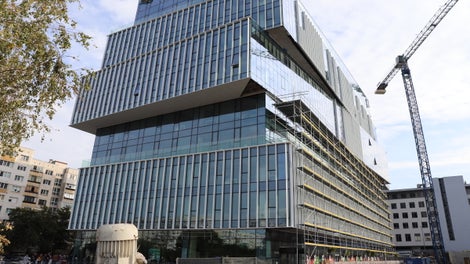 Леката система фасадно скеле PERI UP Easy за бърз монтаж