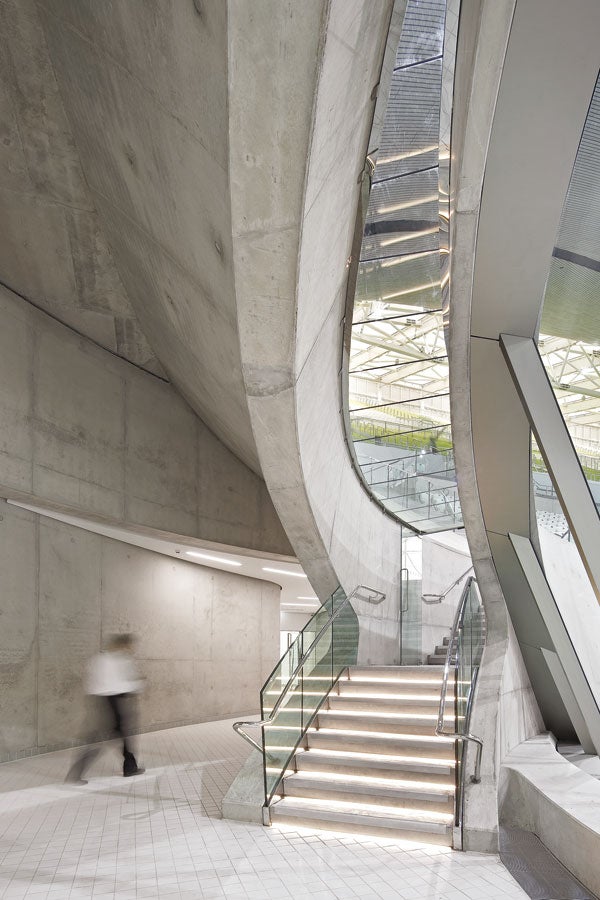 A very special type of swimming stadium was built for the London Olympics 2012 – The Aquatics Centre. Created by the star architect, Zaha Hadid, PERI planned, assembled and supplied the required 3D formwork units.