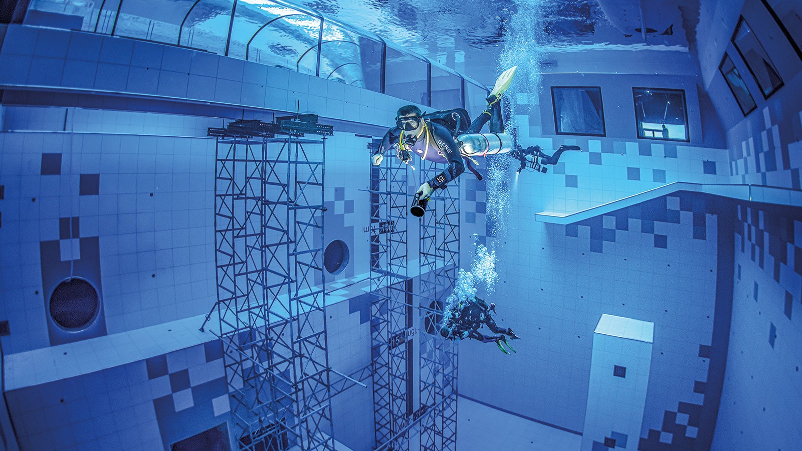 Numerous PERI systems were used during the construction of what is currently the deepest diving pool in the world with a depth of up to 45.50 metres. (Photo: Irena Stangierska)<br/>