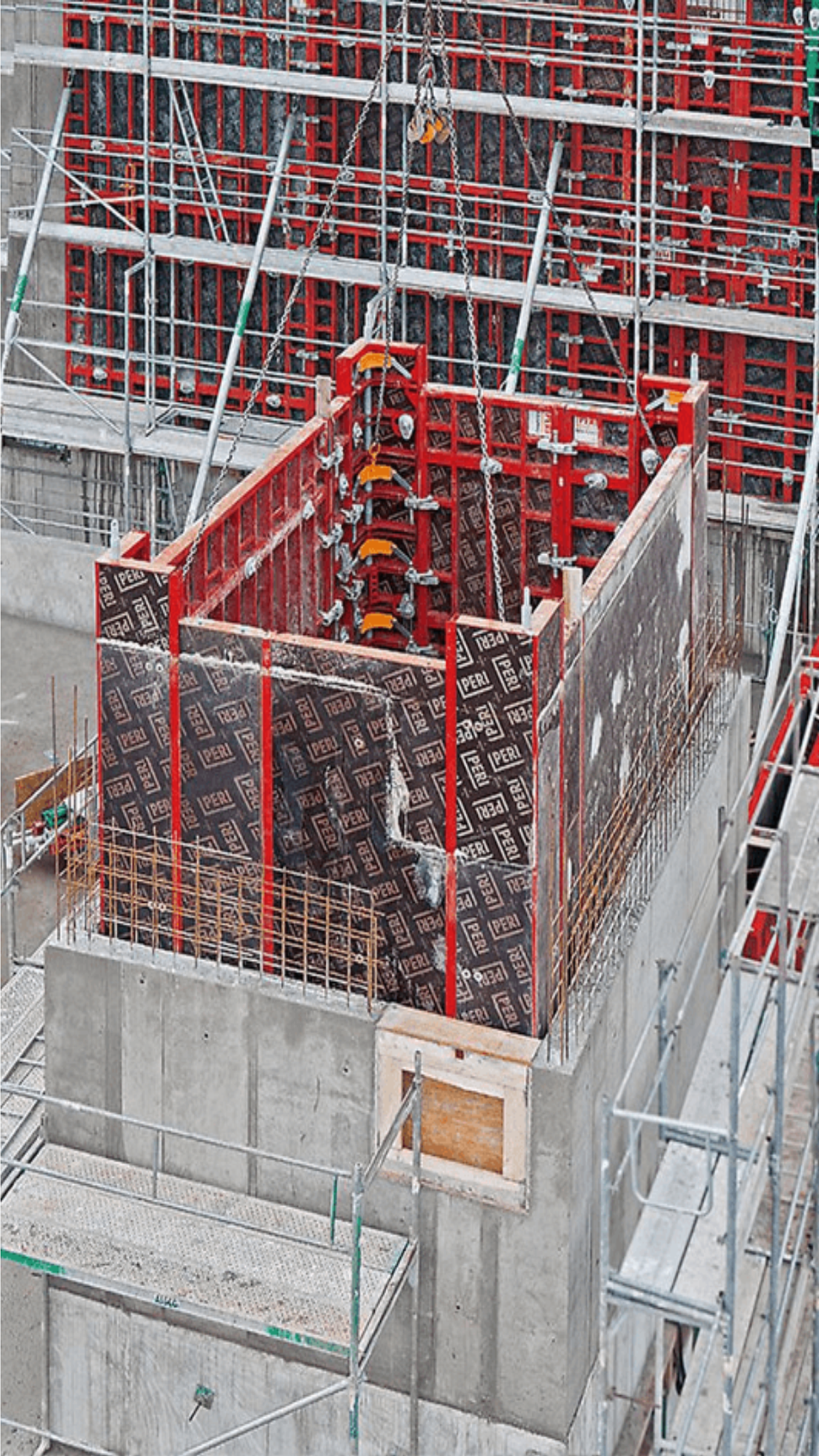 L'angolo di disarmo MX consente di gestire rapidamente l'intera cassaforma interna di un vano. L'aggancio e lo sgancio sono effettuabili in modo semplice ed in sicurezza dal piano di lavoro.