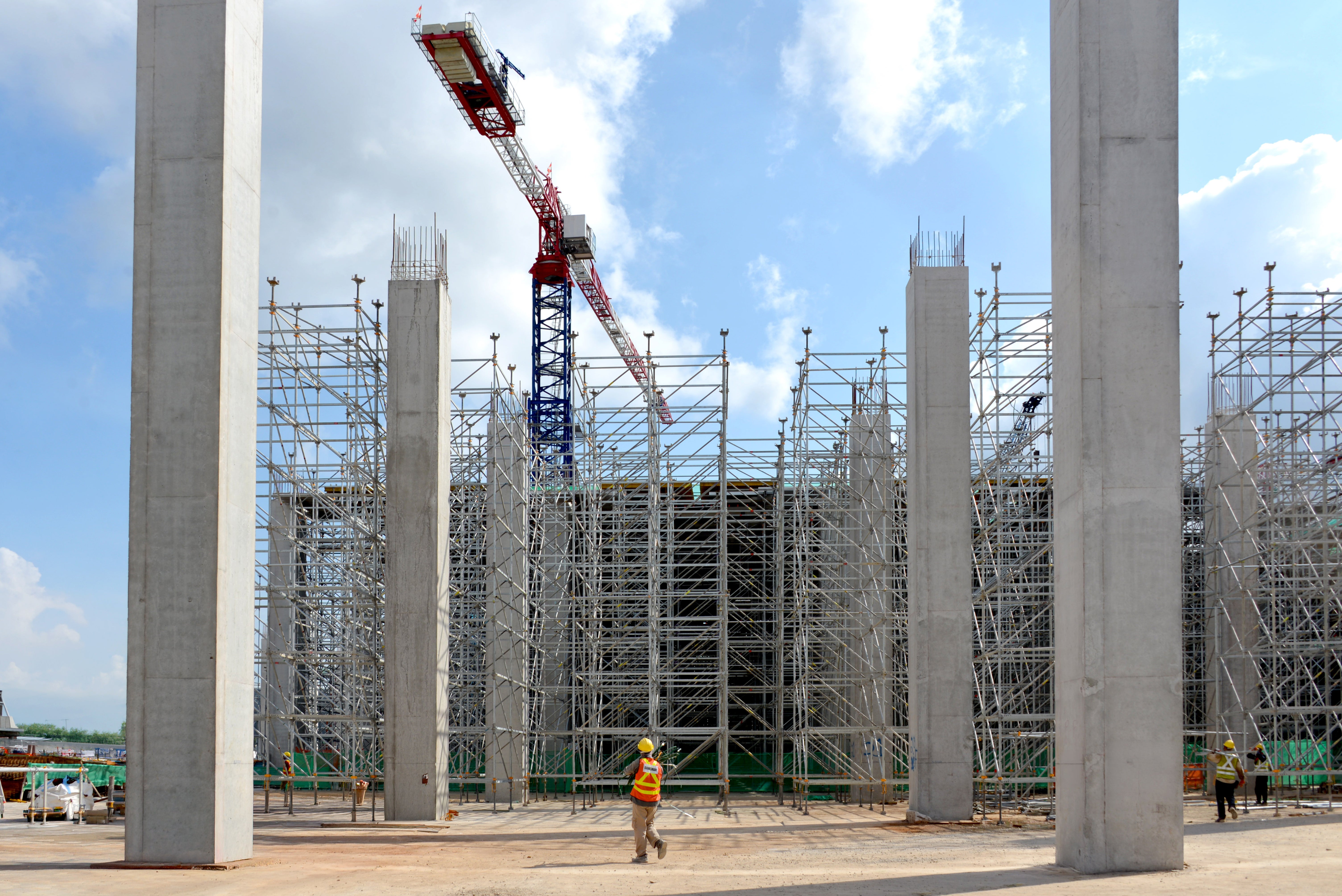 14 meter-high shoring support for level three