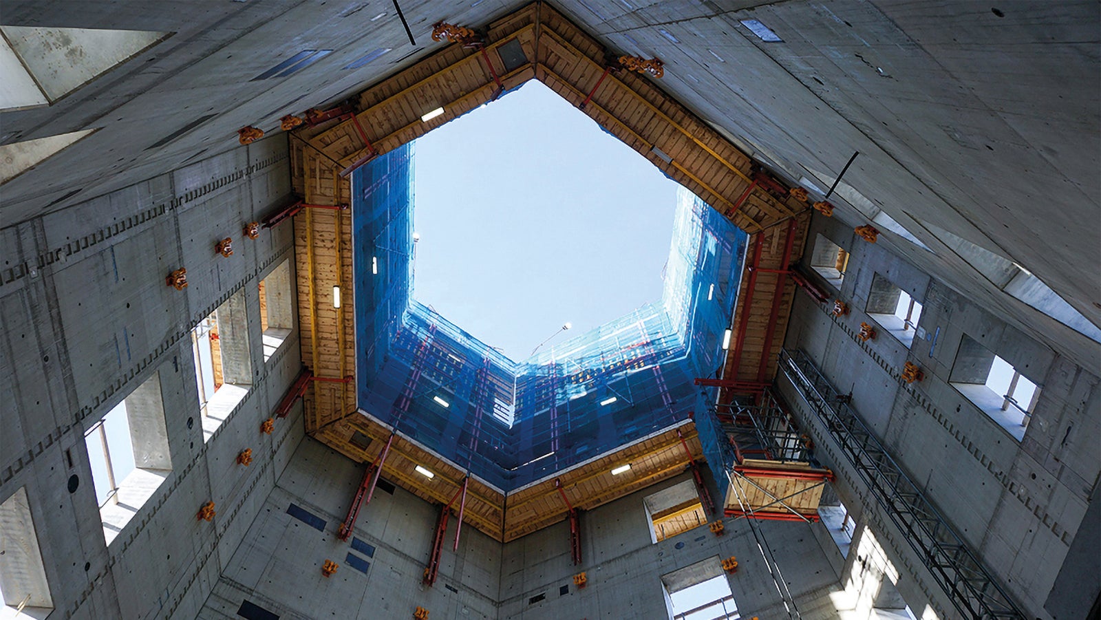 ACS klättersystem till utsidan av kärnan och RCS-G klättersystem till insidan