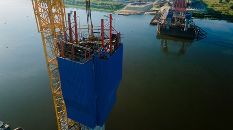 Система ACS обеспечивала высокую грузоподьемность и прочность при сильных ветровых нагрузках при одностороннем креплении к конструкции пилона. 