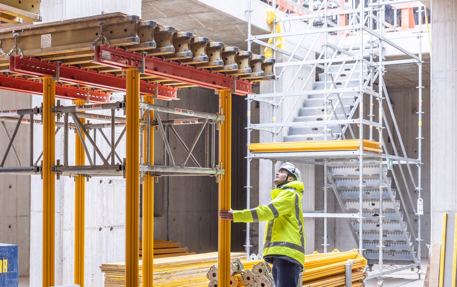 Die Tische sind bei Anlieferung bereits komplett montiert, mit flexibler wählbarer Unterstützungsmöglichkeit<br/>