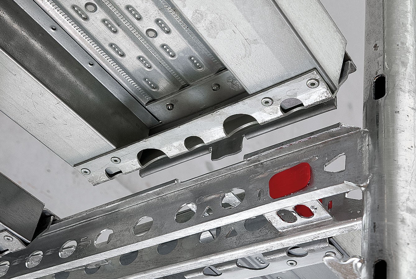 Due to the integrated lock against uplift, the deck is secured immediately after being put in place<br/>