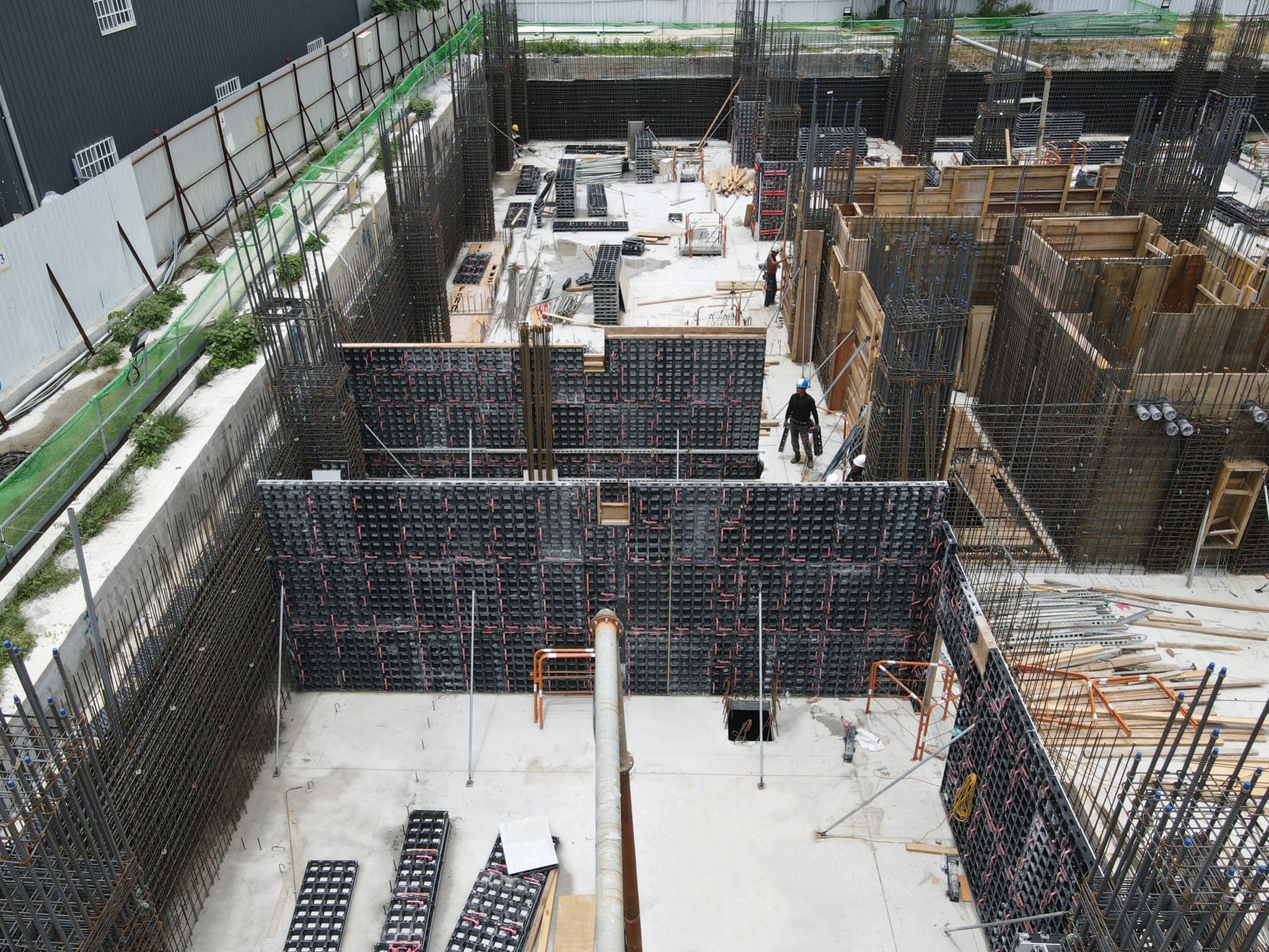 DUO is made of technopolymers and is shrink-free, does not exhibit moisture expansion, and does not rust. Therefore, DUO can be recycled at different locations in construction projects, making it more environmentally friendly and significantly saving material storage space on the site.