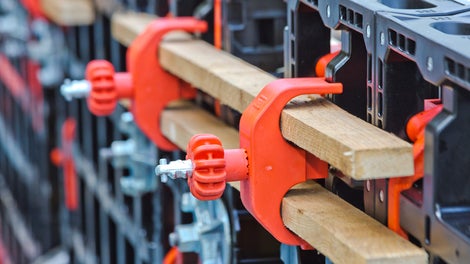 Effizientes und zeitsparendes Schalen per Hand ohne maschinelle Hebe- und Transportwerkzeuge