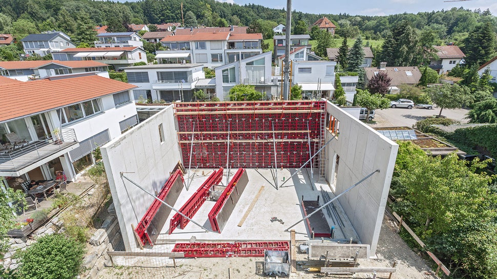 Hochwertige Betonoptik und schnelle Schalzeiten durch Ein-Mann-Bedienung.