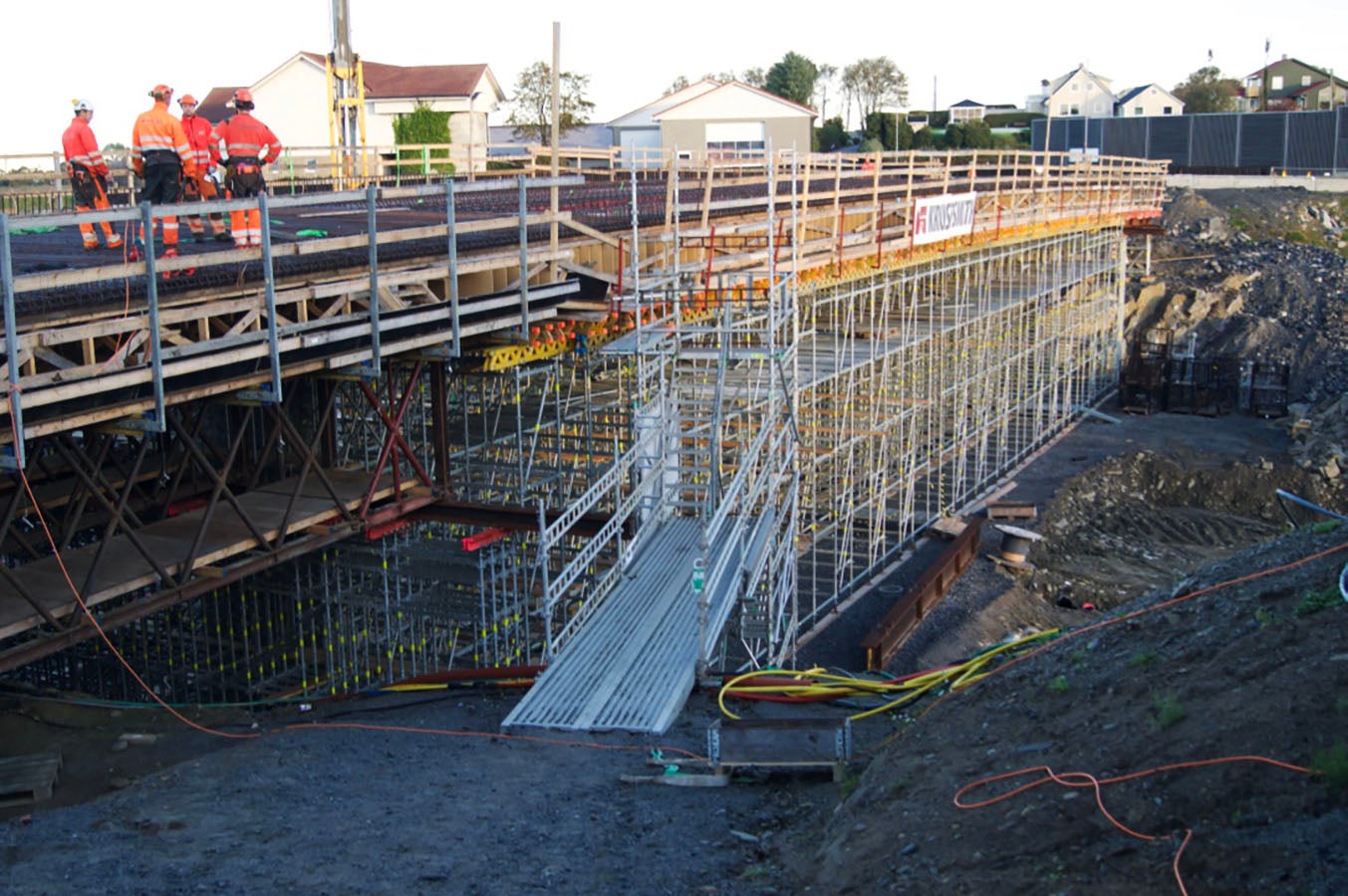 Blankenberg bru på RV509 er ca 70 meter lang og ca 10 meter bred. Dette er en to-felts hovedvei som krysser Tananger veien.