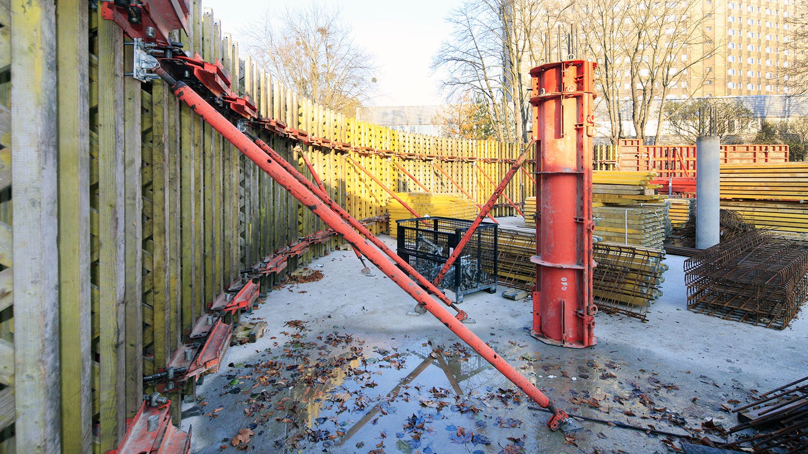 Deskowanie podciągów z wykorzystaniem systemowego rozwiązania bezściągowego UZ.