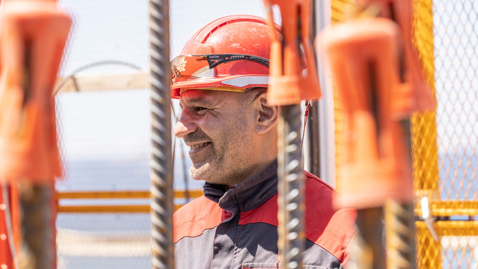 We offer seamless, optimally coordinated formwork and scaffolding solutions combined with out-of-the-box engineering and digital services for demanding high-rise projects around the world.
