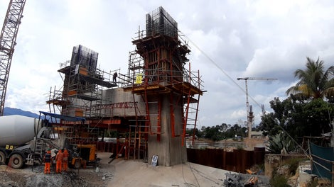 Puente Huallaga y accesos con sistemas Variokit, Encofrados Liwa y Vario