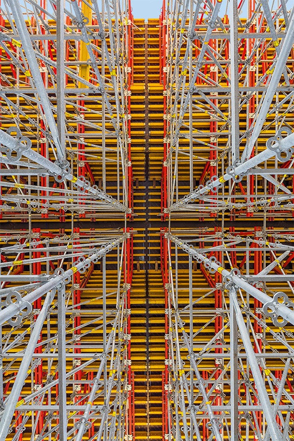 Foi possível ajustar os sistemas modulares PERI UP e VARIOKIT de forma extremamente flexível à geometria da ponte e às cargas. 