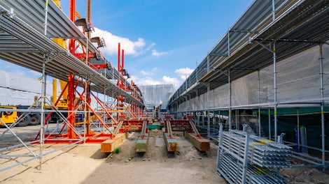 Elementy mostu w Tromsø powstały w Polsce – w stoczni jachtowej w Szczecinie – przy użyciu rusztowań PERI UP i systemu VARIOKIT. 