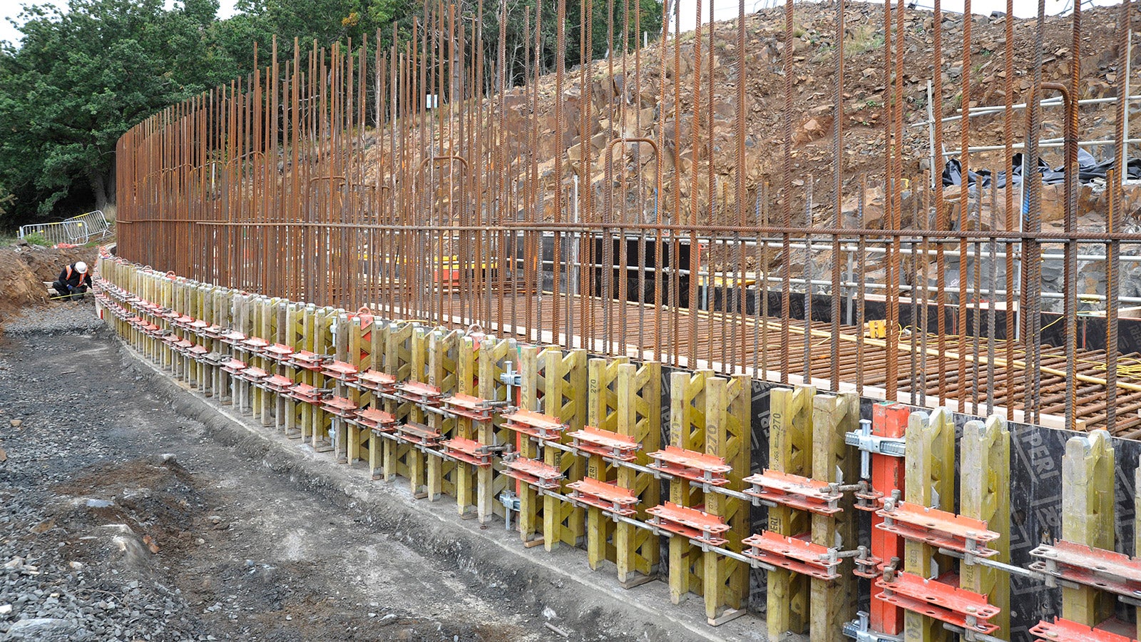 VARIO GT24 Girders sized specifically to be placed between the in-situ steel beams on all the diaphragm walls over-bridge structures