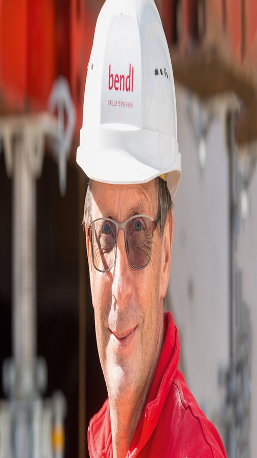 Mir bereitet es große Freude, eigene Ideen bei dieser außergewöhnlichen Abfangkonstruktion mit einzubringen. Die PERI UP Flex Schwerlaststützen unterstützen uns dabei, sie sind sehr gut im Handling und deshalb leicht aufzubauen. Trotz beengter Platzverhältnisse und archäologisch bedingter Unterbrechungen bewegen wir uns im Zeitrahmen.<br/>