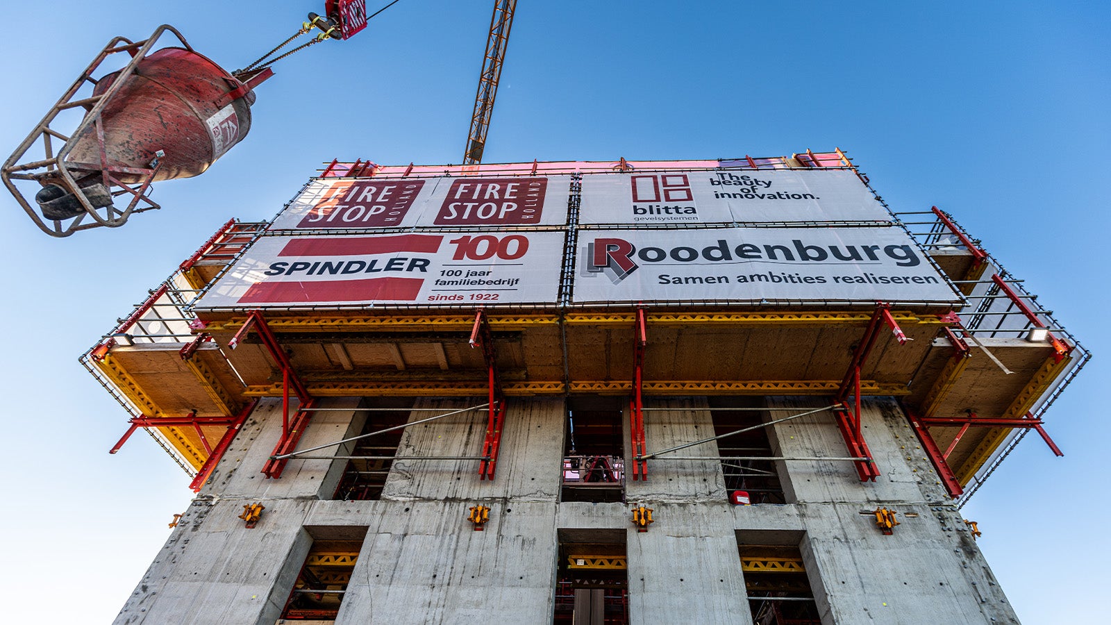 Het PERI RCS-C hydraulische klimbekisting is ingezet ten behoeve van de kern. Deze klimt een aantal verdiepingen vooruit ten opzichte van de vloeren.