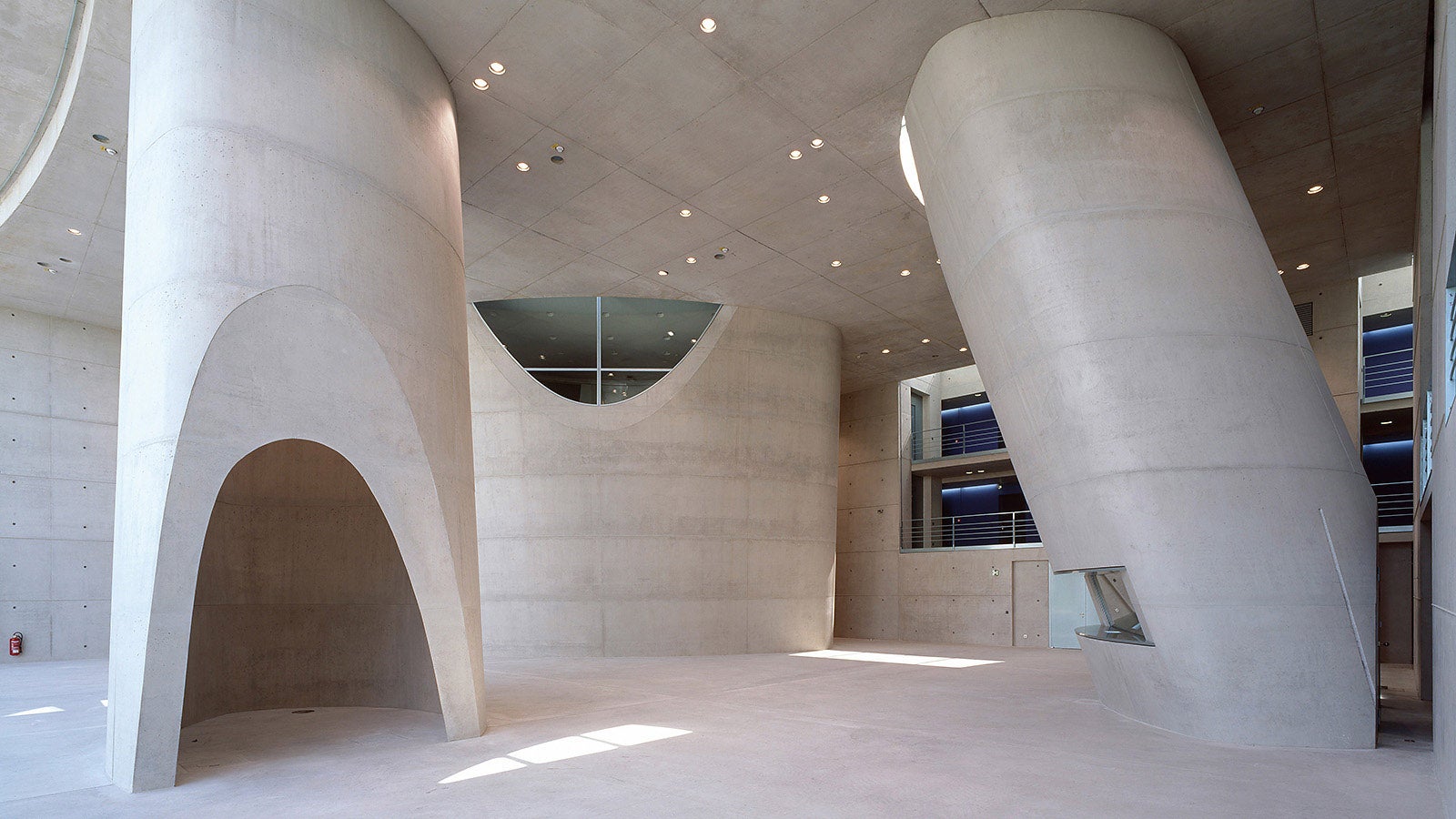 The three inclined reinforced concrete towers have different floor plan cross-sections with a number of radii transitions.