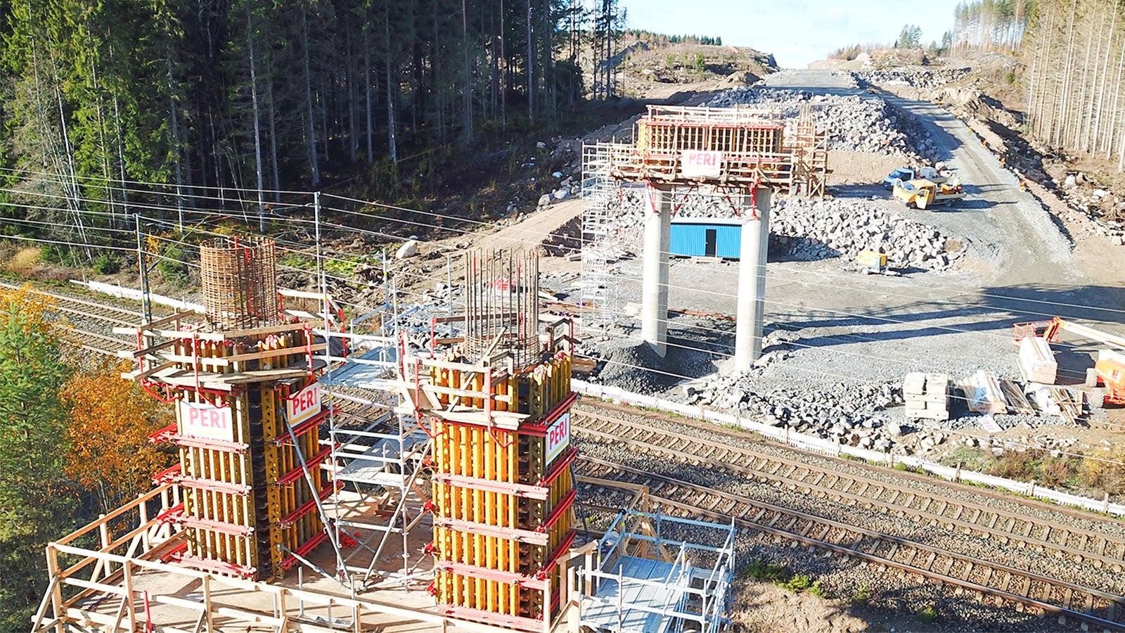 Pilarit rakenteilla lokakuussa 2018.