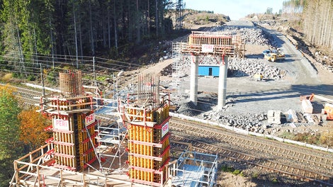 Pilarit rakenteilla lokakuussa 2018.