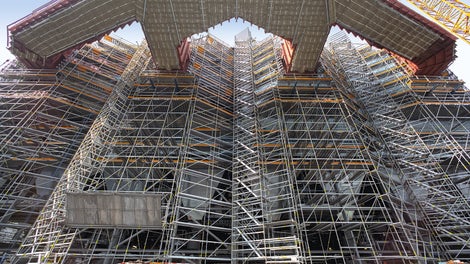 During the assembly work as part of the new power plant development, PERI UP Flex proved to be extremely adaptable – and thus fulfilled the highest requirements regarding the working platforms which were to be installed. Given that the modular scaffold was mounted with the guardrail in advance, required safety levels for the scaffolding assembly team was provided to a high degree.