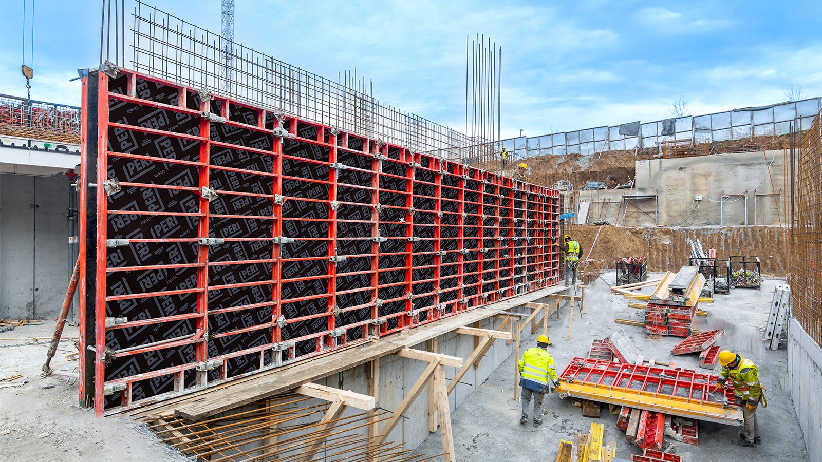 DOMINO oplata je dobro rešenje prilikom izrade temelja. Elementi različite visine, sa upuštenim anker mestima posebno su pogodni, budući da su fleksibilno primenljivi.