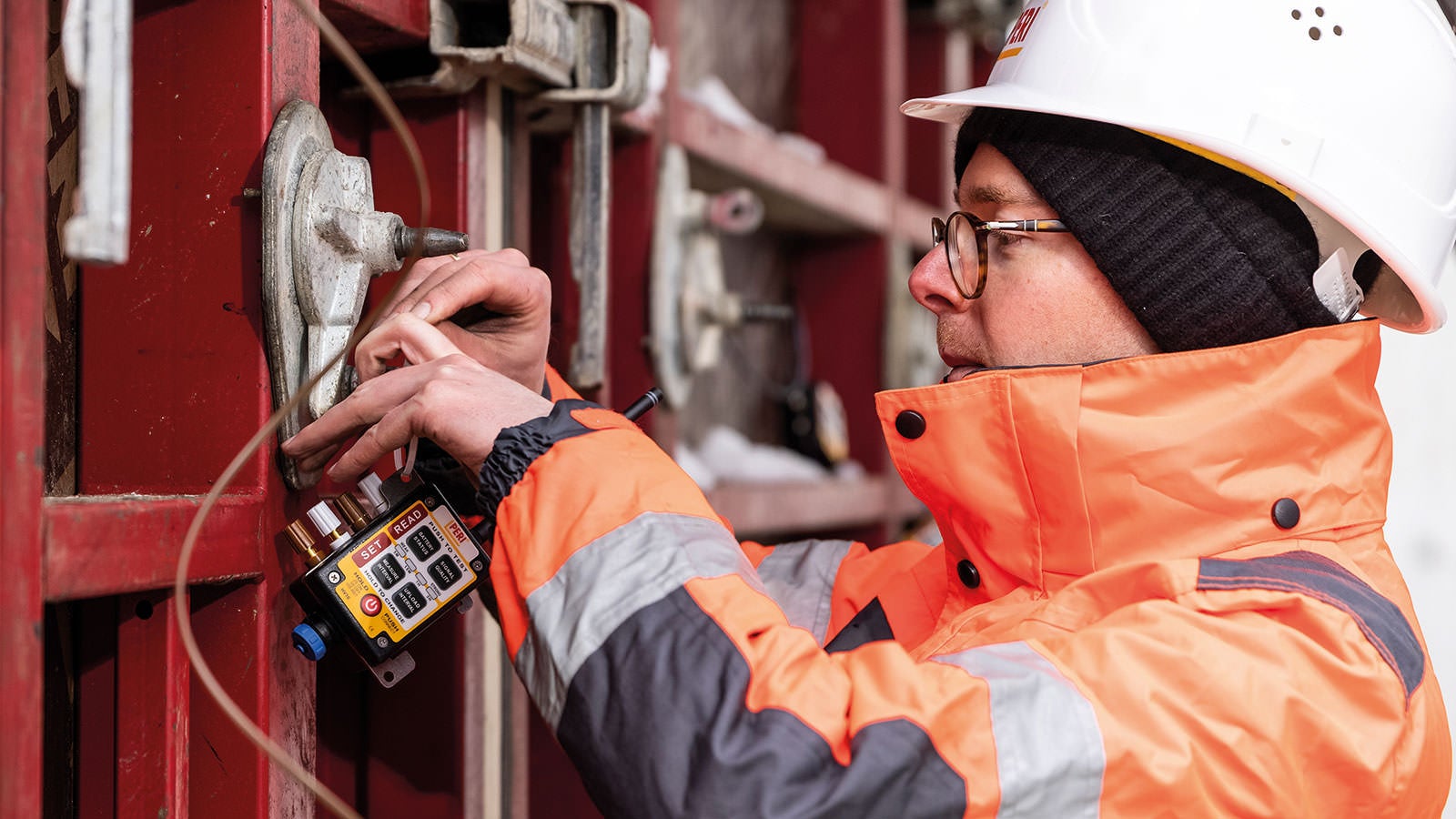 PERI InSite Temperature Sensor measures the strength of concrete, helping you to avoid premature striking and subsequent rebuild or repair costs.