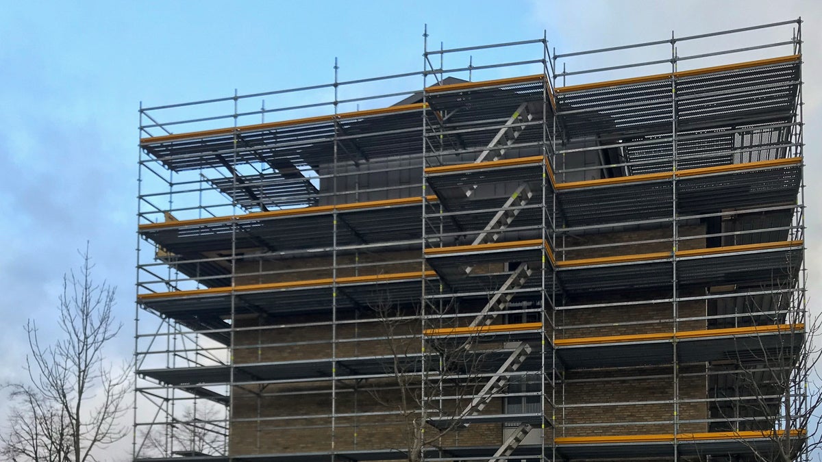 Projektet Vapnagård med PERI UP Flex stillads med sikre adgangsveje