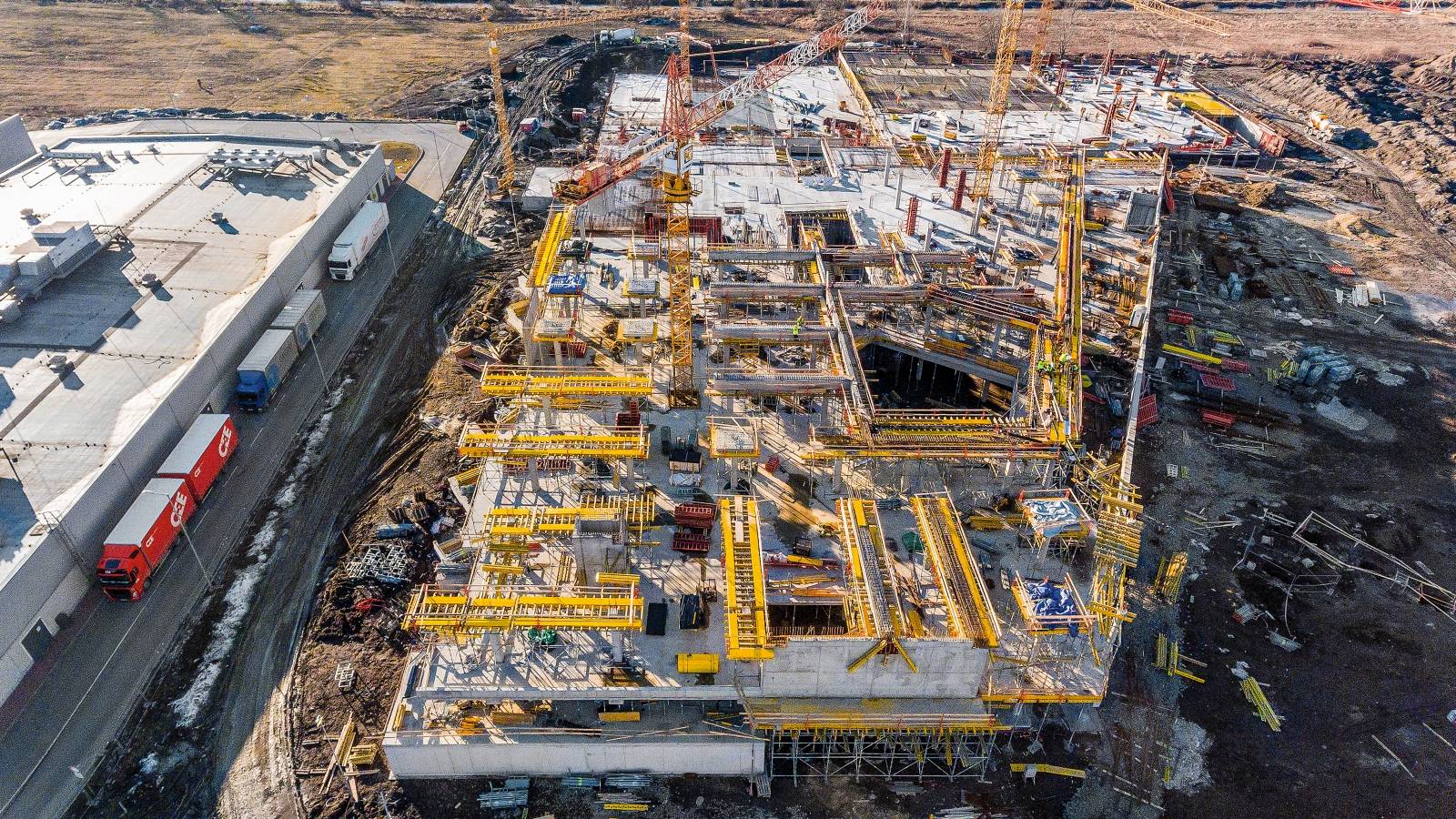 V lete 2016 sa začala výstavba dlho očakávaného dvojpodlažného nákupného centra EPERIA Shopping Mall v Prešove. Počas prvej fázy vznikne 95 obchodných priestorov na celkovej ploche 22 000 m².