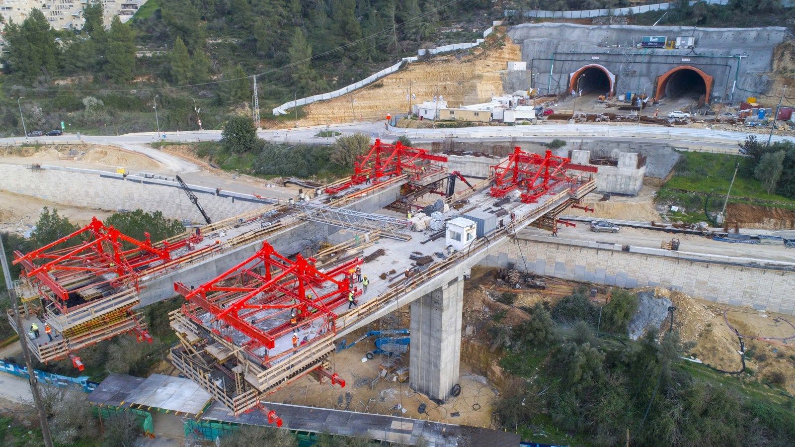 מבט על על מערכת הVBC ליציקת מיסעת הגשר.