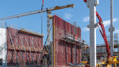 La construction de l&#039;installation de crash-test de Sindelfingen a été extrêmement complexe - une précision maximale était exigée dans un temps de construction très court.