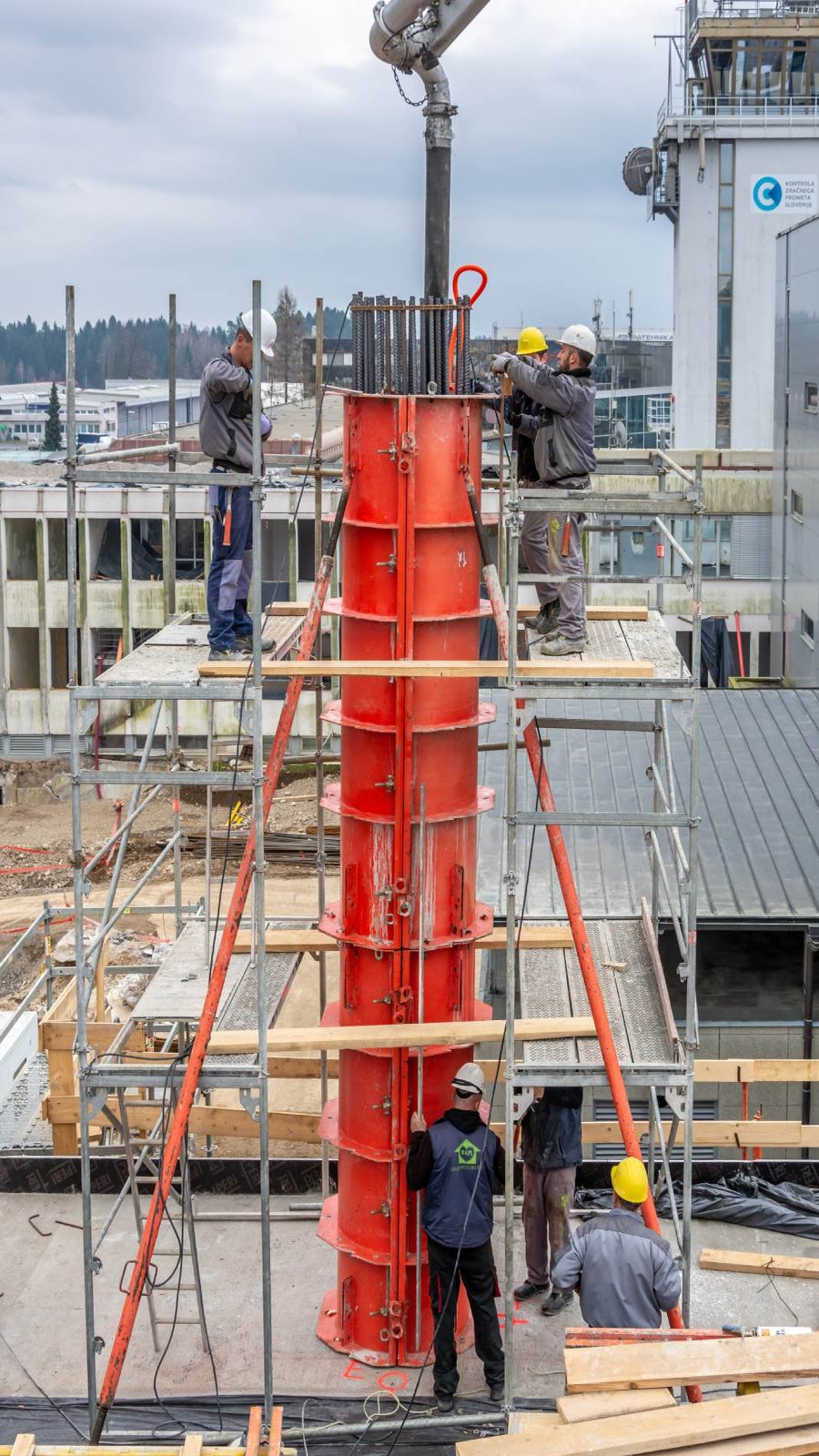 SRS čelična kružna oplata kao idealno rješenje za vrhunski otisak betona kod izvedbe okruglih stupova.