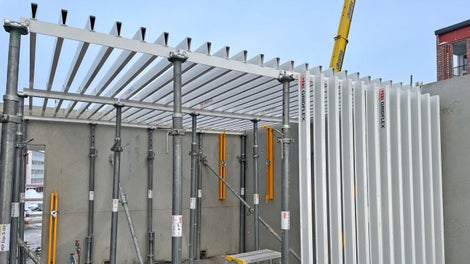 Le GRIDFLEX simplifie la mise en place avec l&#039;utilisation d&#039;une couleur unique pour chaque type de panneau, une tête d&#039;étai unique et aucune mesure nécessaire, réduisant ainsi le temps d&#039;installation et les erreurs potentielles.