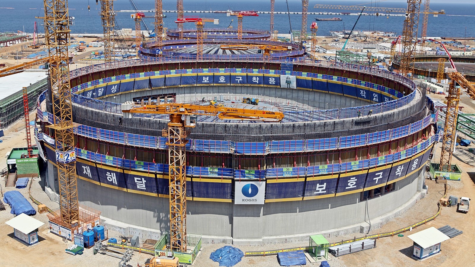 삼척 LNG 탱크, 강원 삼척시 원덕읍