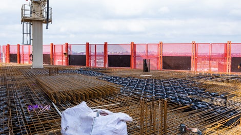 Dit telescopisch scherm van PERI is makkelijk in- en uit te schuiven en kan eenvoudig (her)gebruikt worden, zonder veel te hoeven (de)monteren. 
