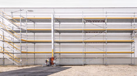 Alman İnşaat Mühendisliği Enstitüsü (DIBt) tarafından geniş bir standart konfigürasyon ile onay alan ilk modüler iskele sistemidir.