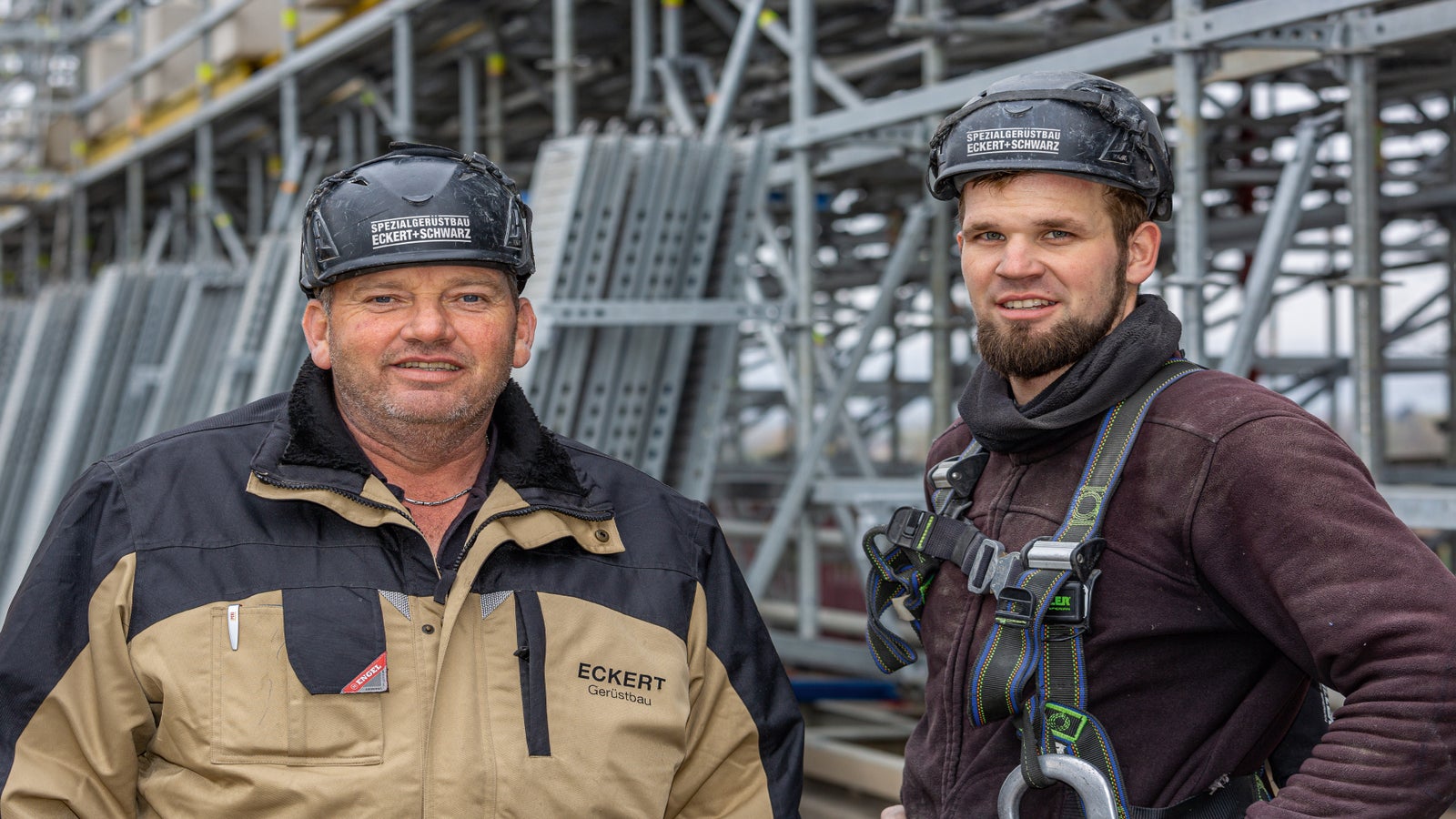  Matthias Eckert und Robert Schwarz, beide Geschäftsführer bei Eckert &amp; Schwarz GbR und beteiligt als Gerüstbauunternehmen am Projektbau der Luitpoldbrücke Zeil am Main.