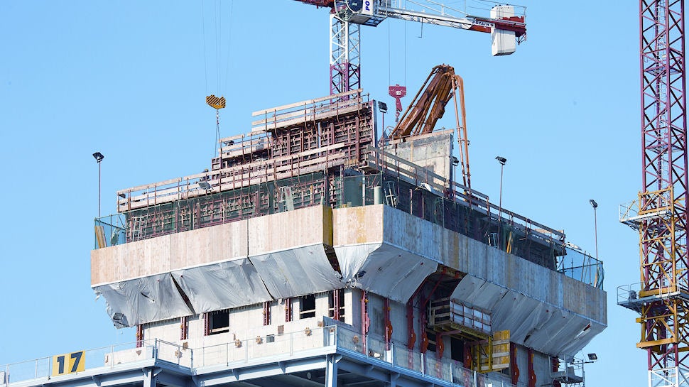 Lotto 1 - Core della Torre Diamante in cemento armato, realizzata con la cassaforma TRIO, sostenuta dal sistema di ripresa con guida RCS-C