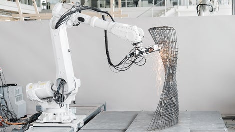 The innovative MESH technology is among the finalists in the digitalisation category of the bauma Innovation Award. The MESH technology makes it possible to produce complex or curved reinforcement cages, which in the past were manufactured with elaborate manual work, through an automated prefabrication process. (Photo: MESH AG)