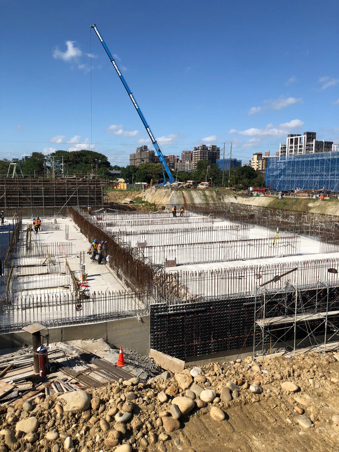 DUO system formwork is lightweight and universal.