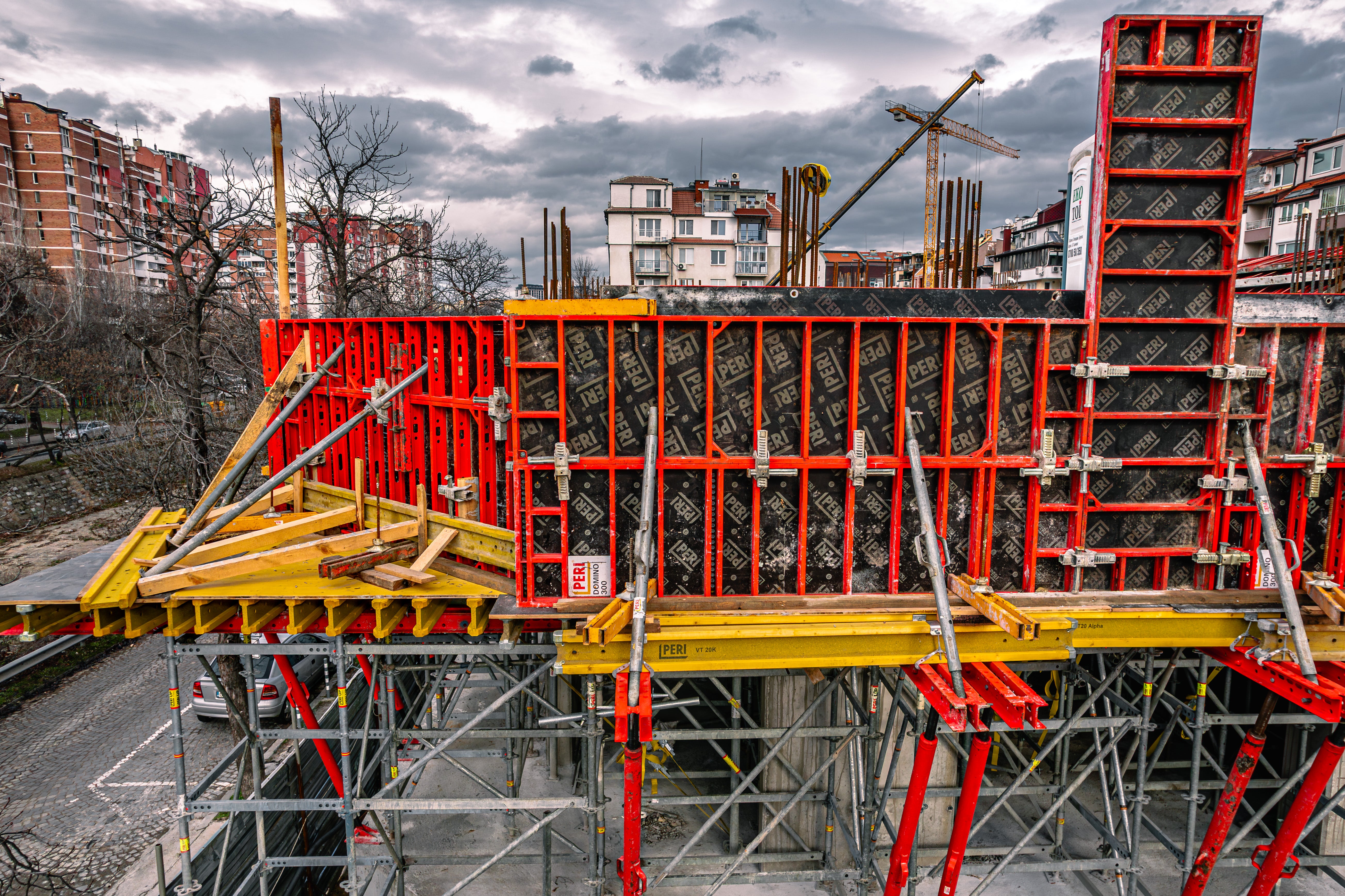 Трегерен кофраж MULTIFLEX при оформяне на ъглов участък със сложна геометрия.